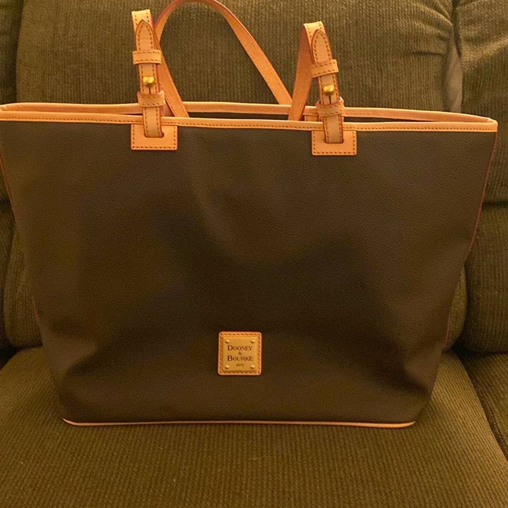Dooney and Bourke Shopper Tote in Brown Tmrw